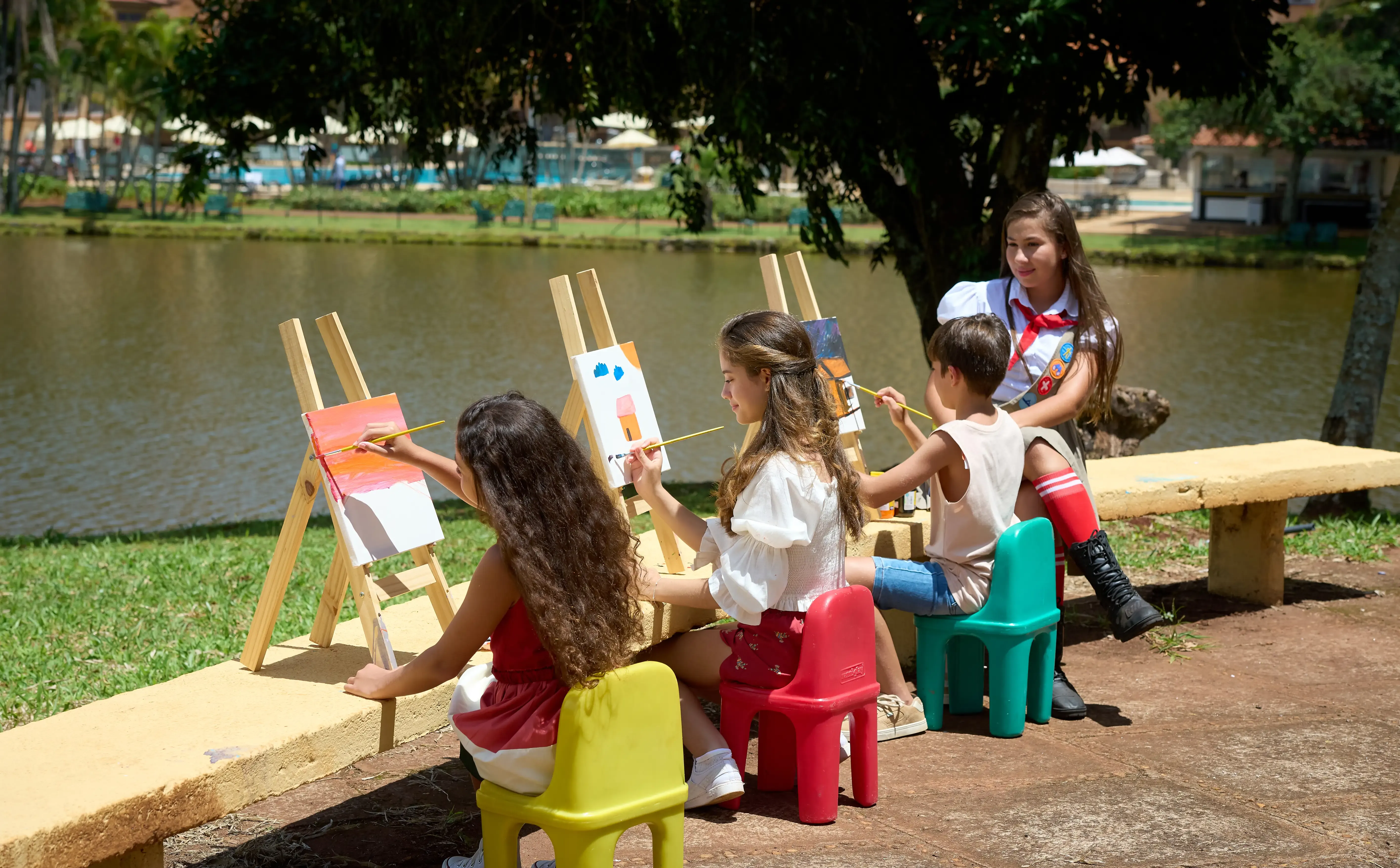 aventureiros pintando ao ar livre