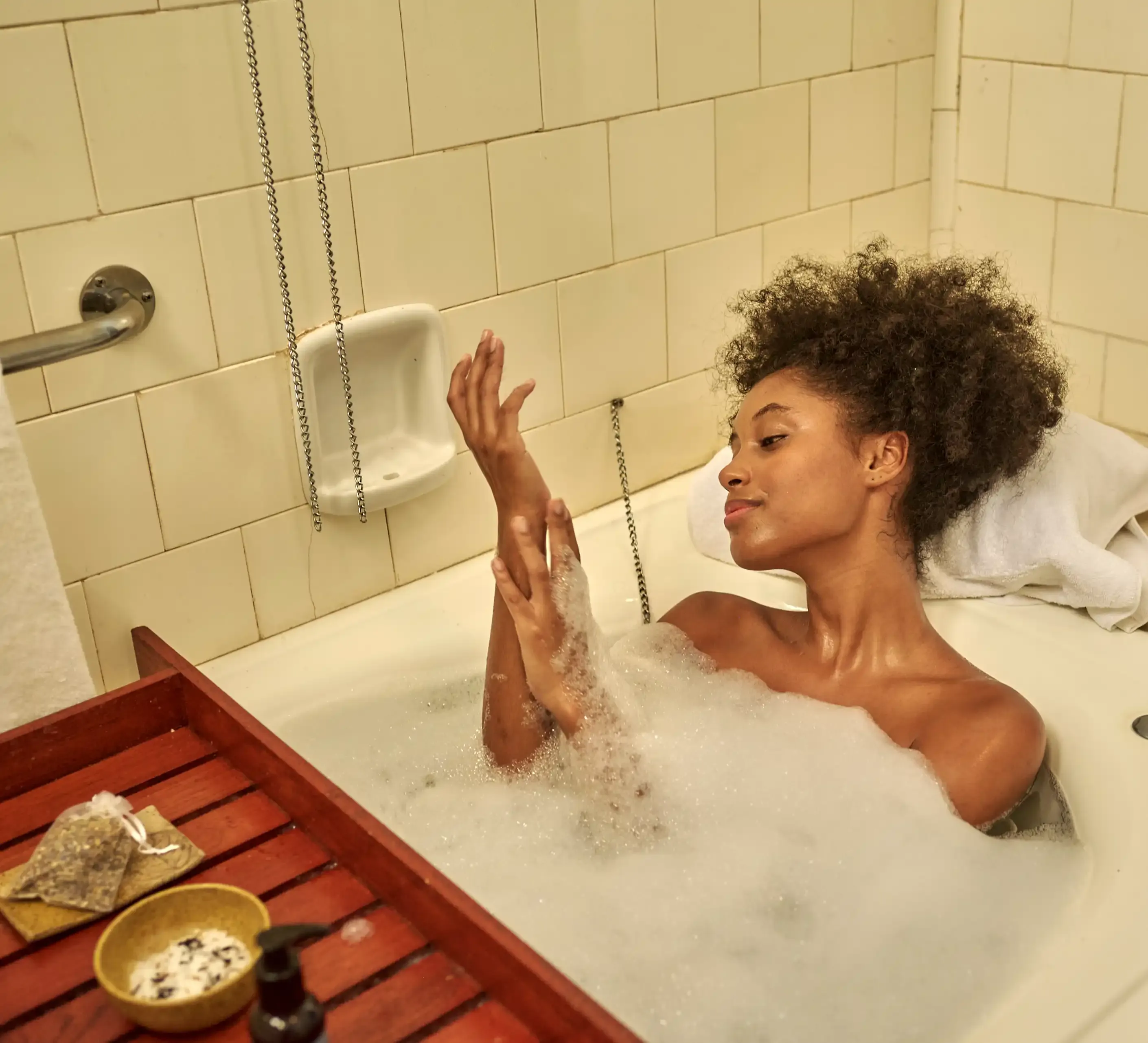 mulher na banheira