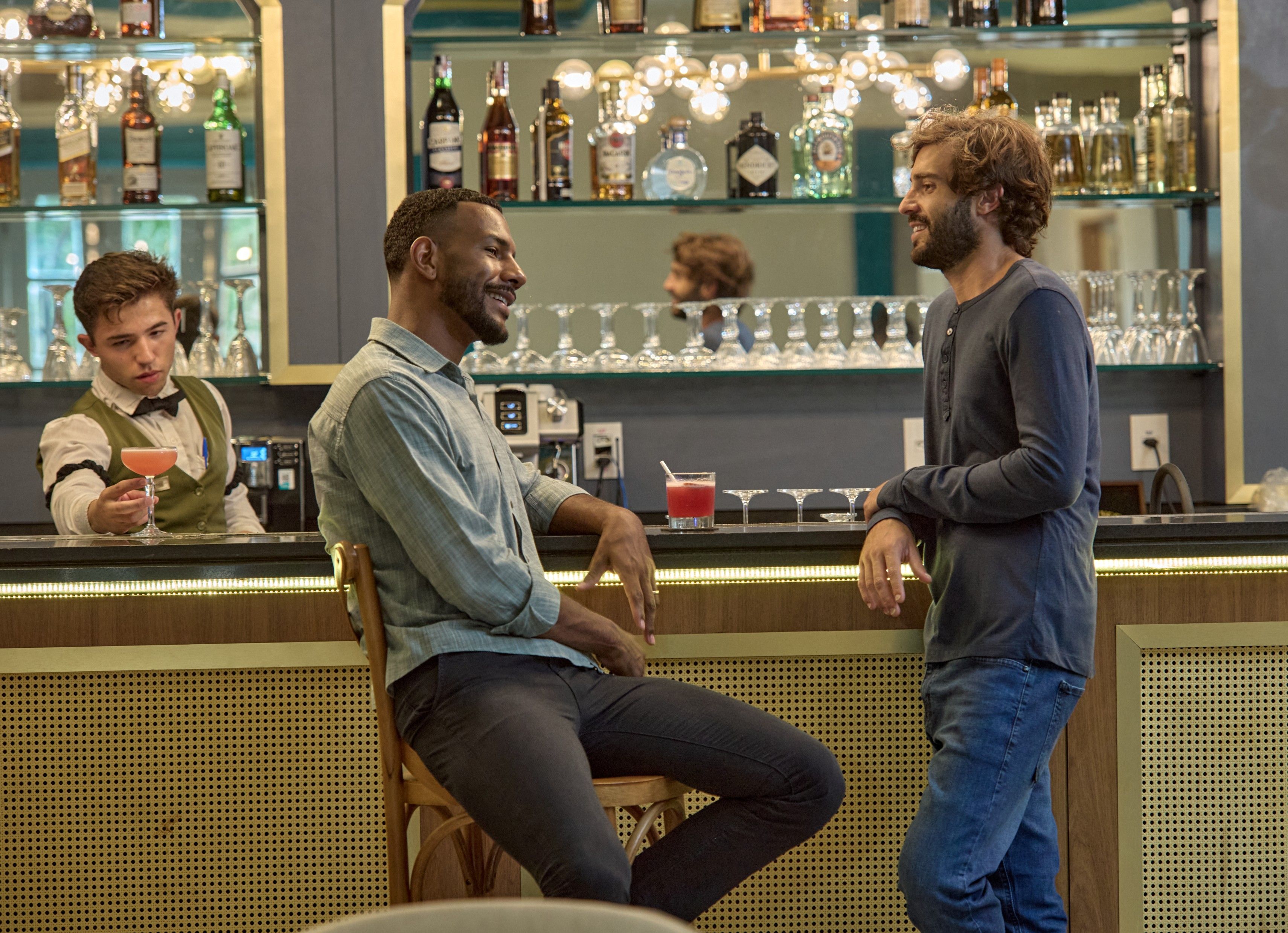 homens no bar varanda