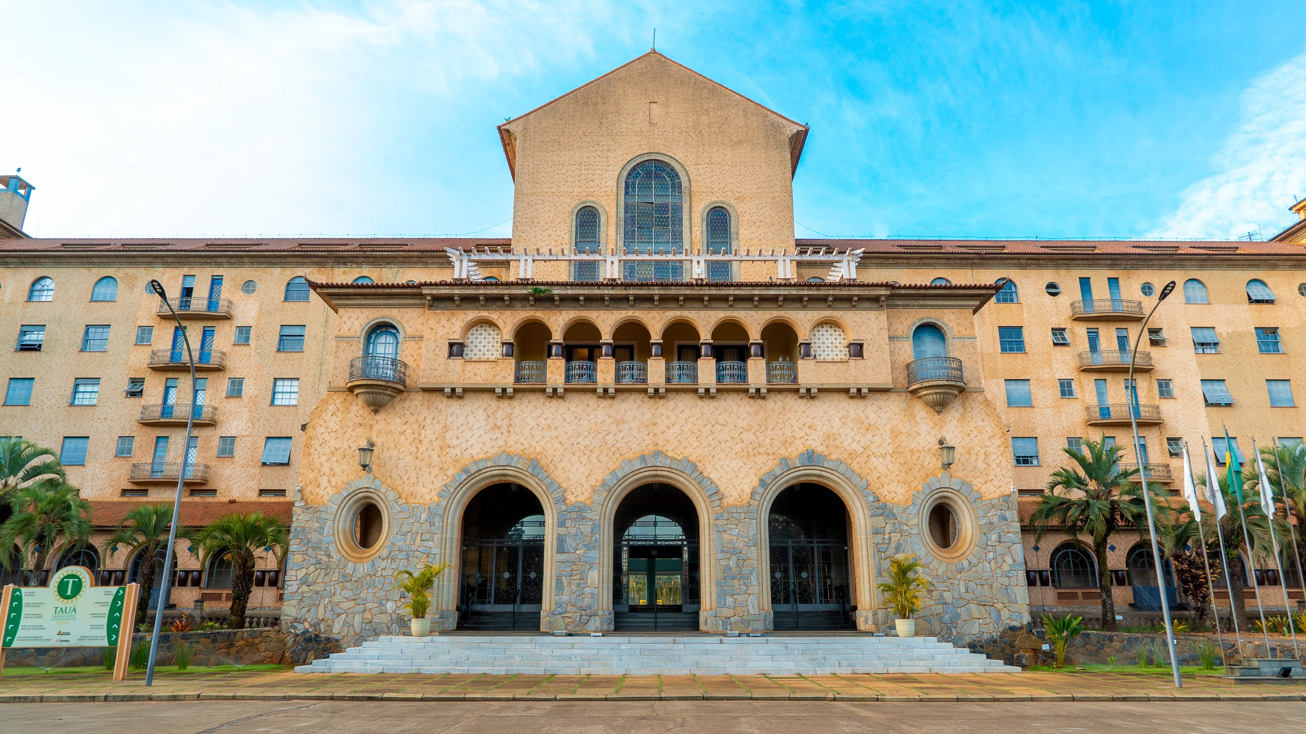 fachada grande hotel