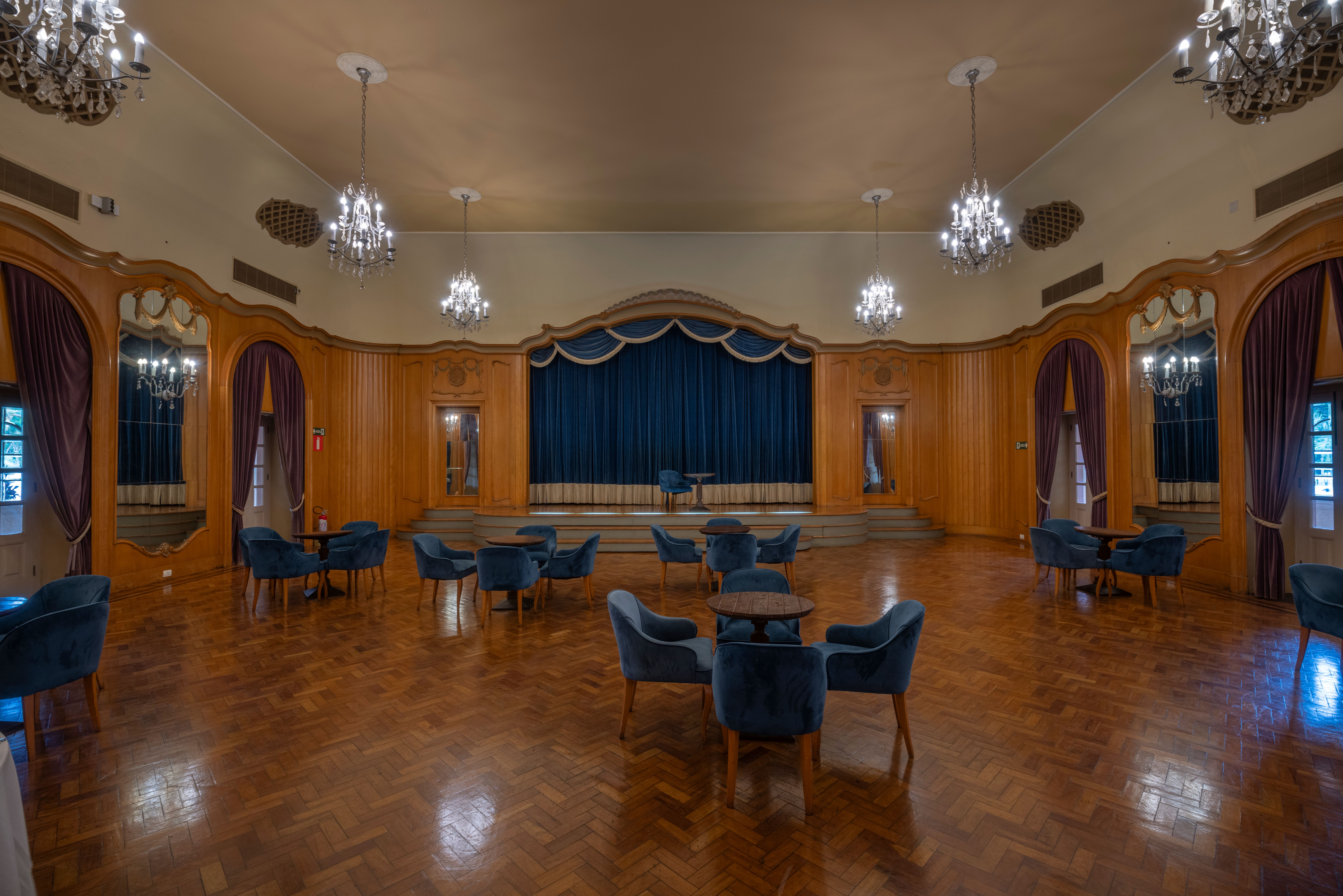 vista de frente do salão ouro preto