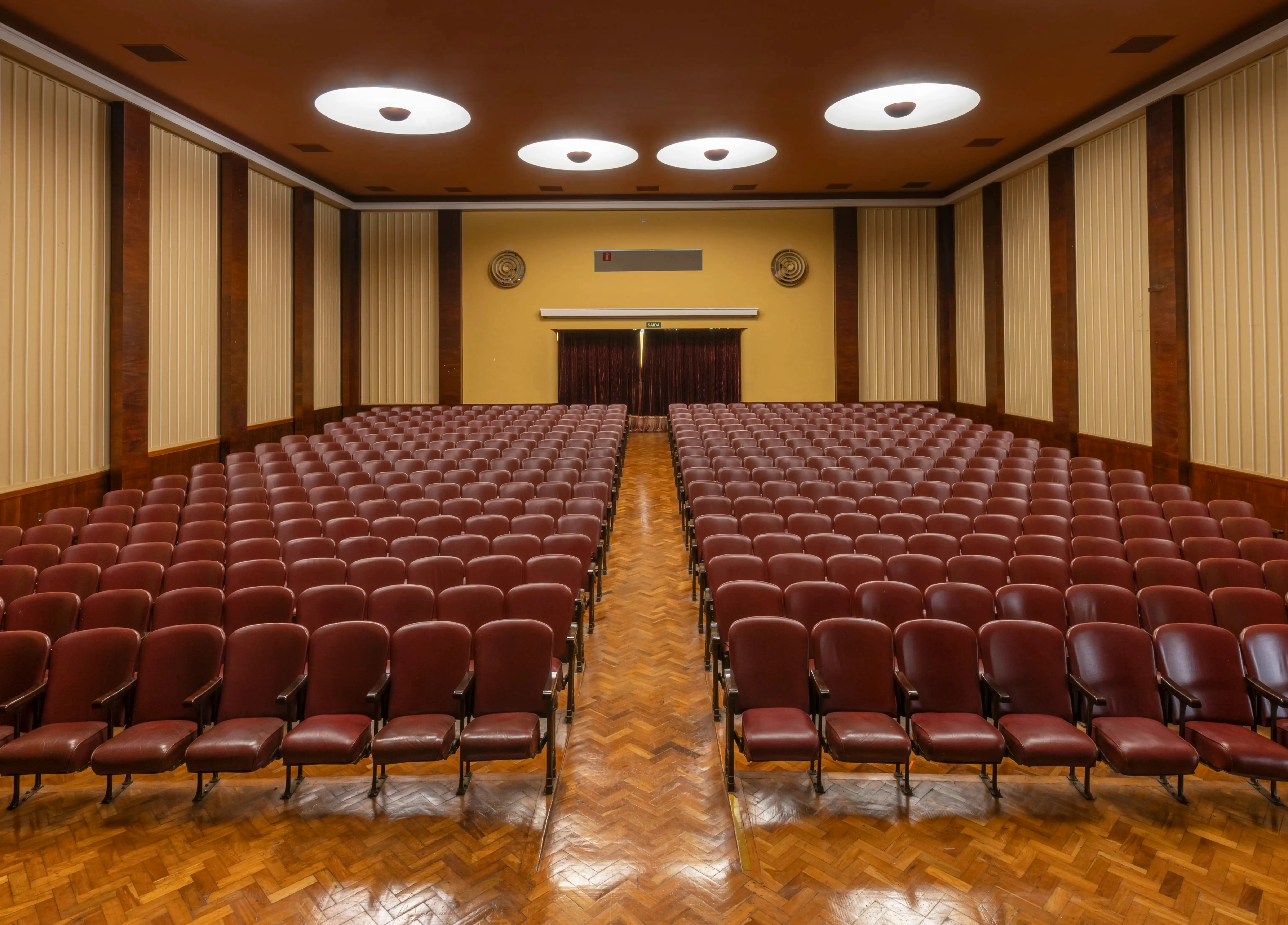 visão de frente do tetro