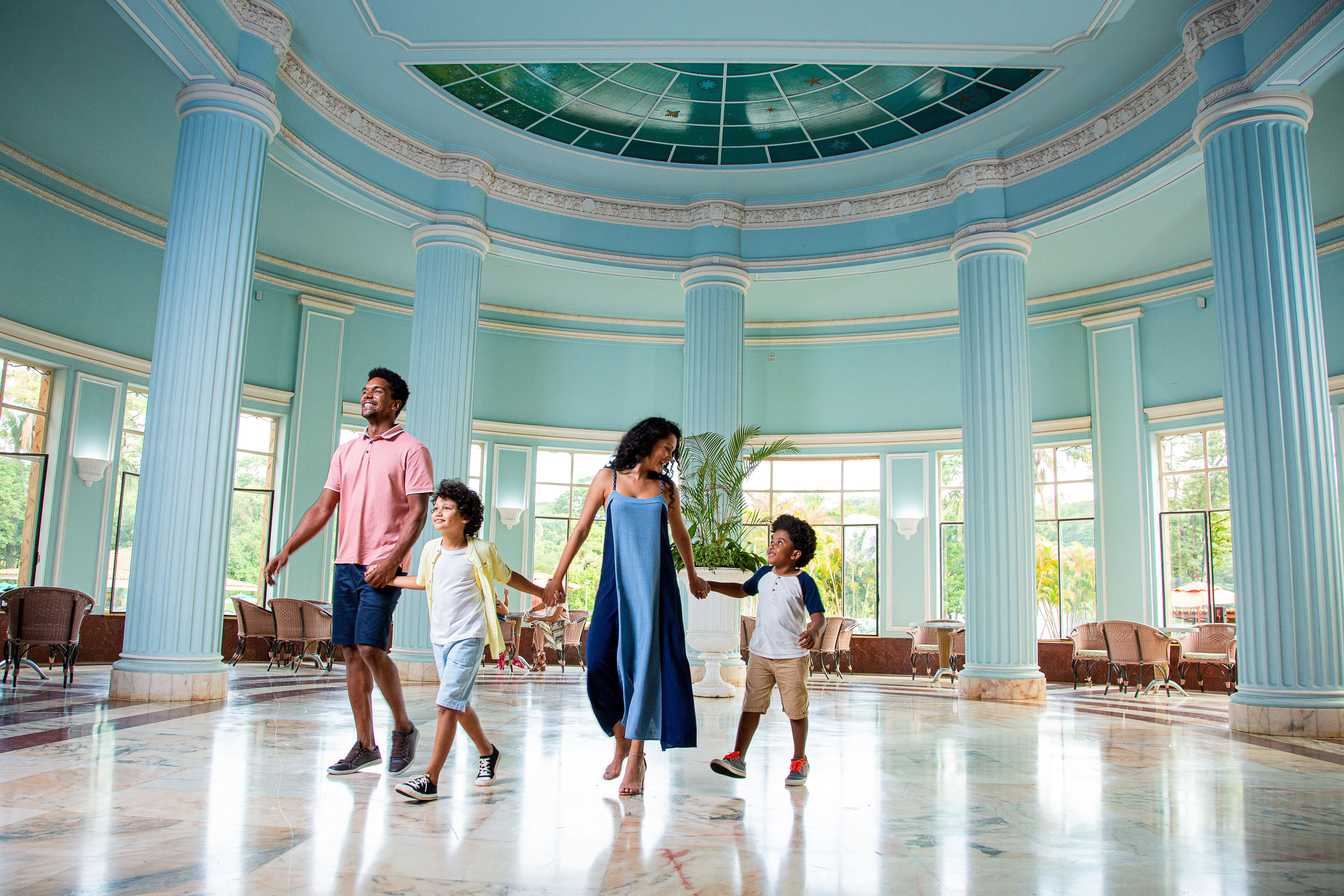 família no Grande Hotel