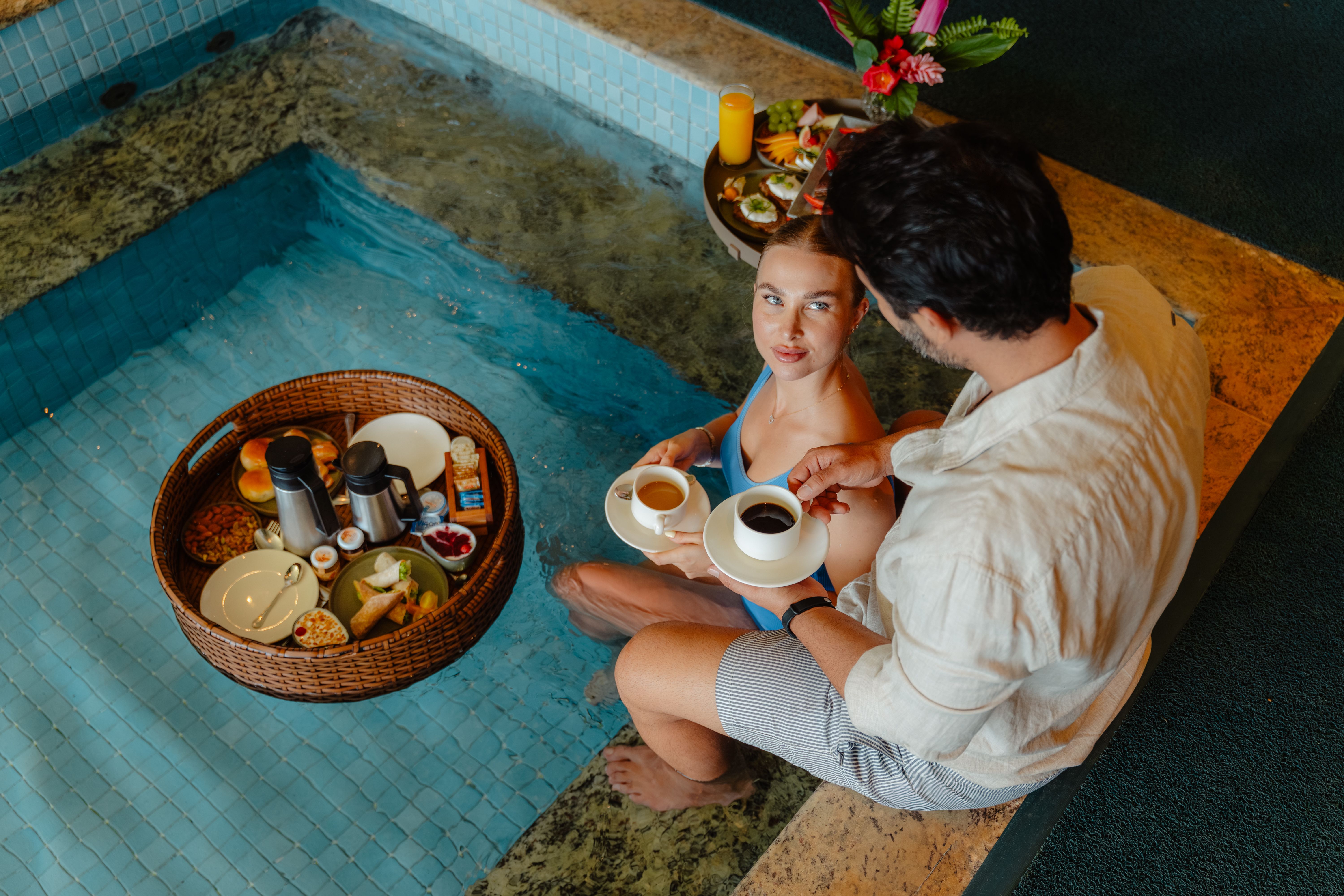 casal na jacuzzi