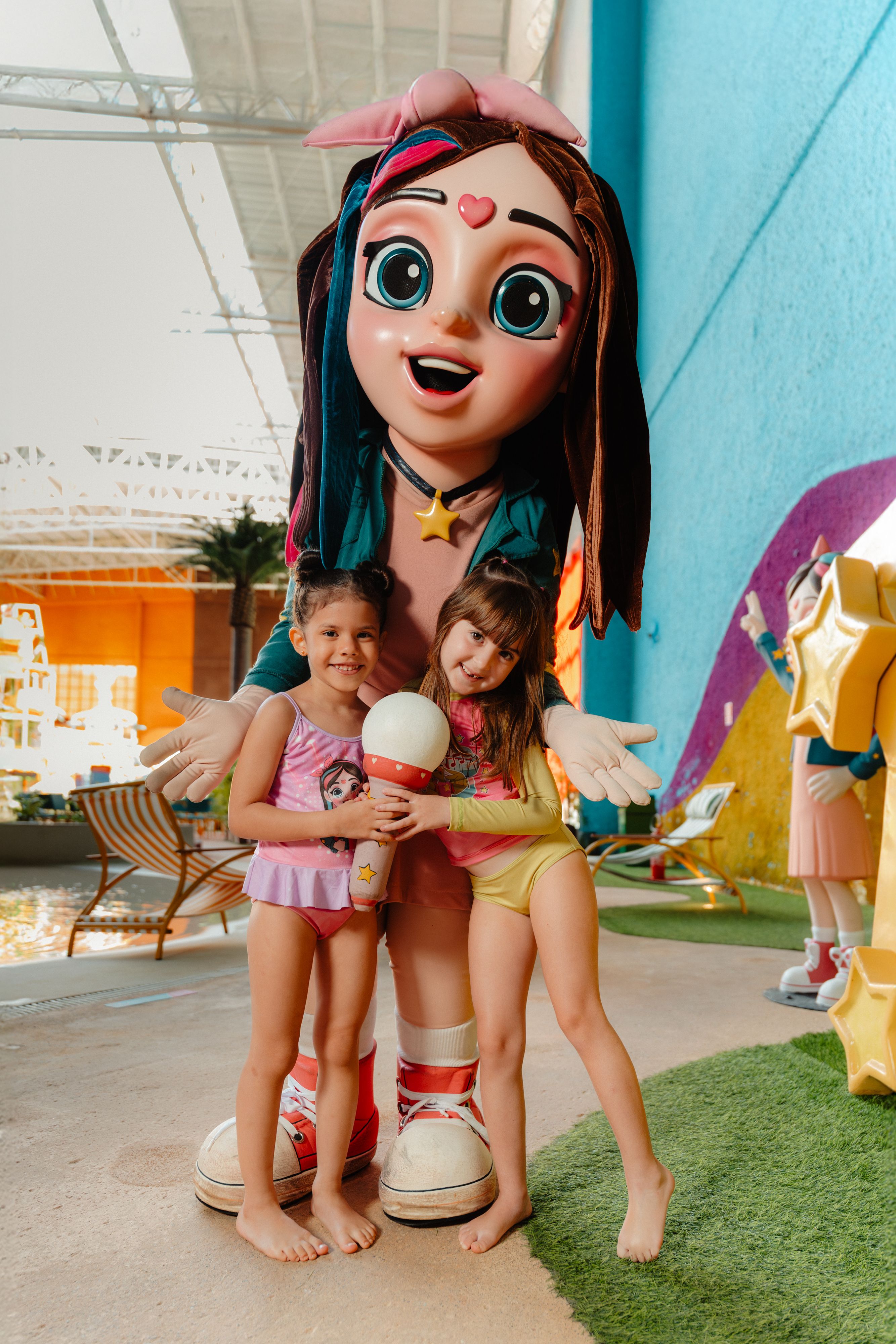 crianças com personagens